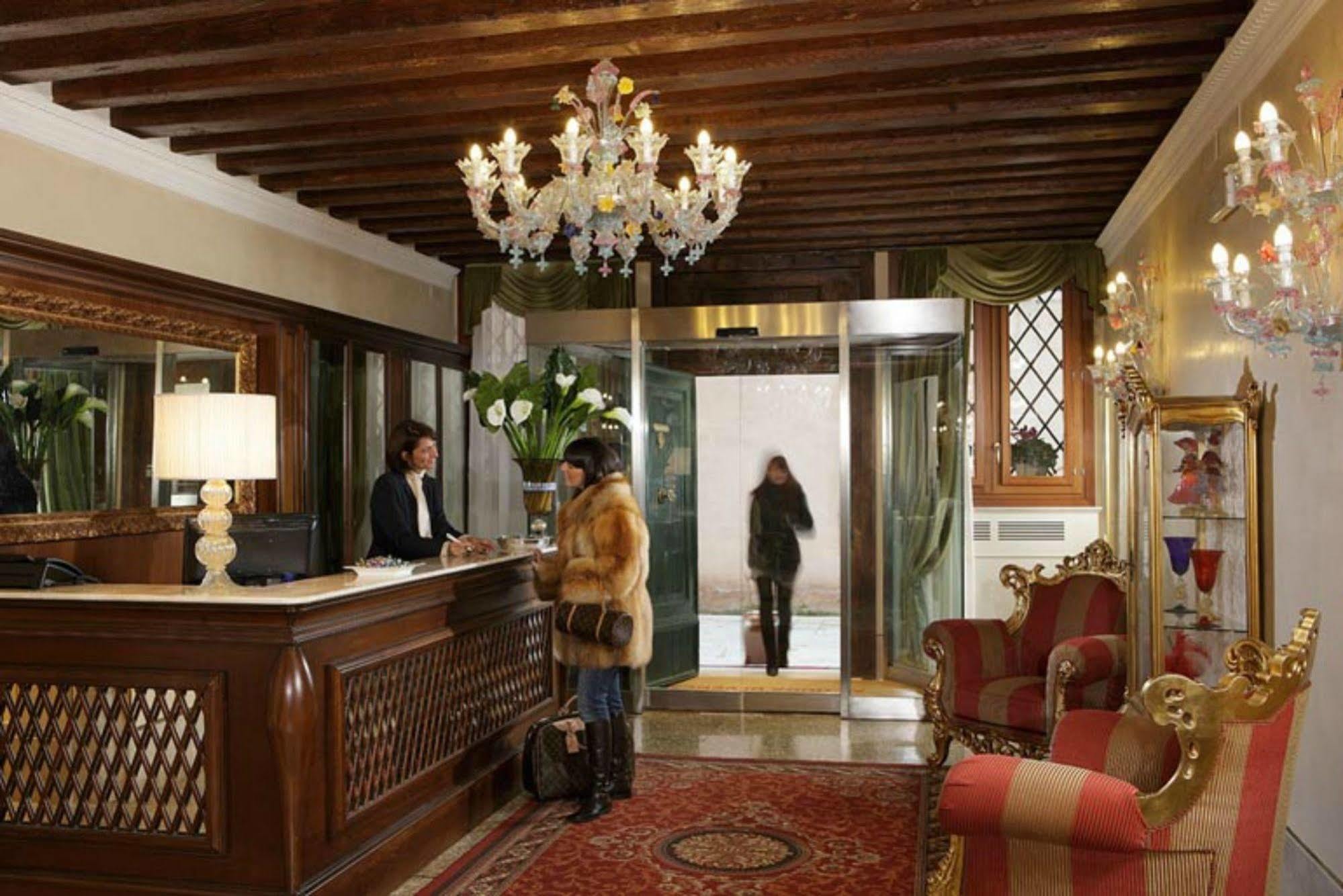 Hotel Al Duca Di Venezia Luaran gambar